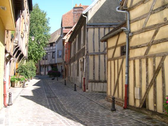  Maisons à pans de bois sur rue pavée pittoresque (rue François Gentil)